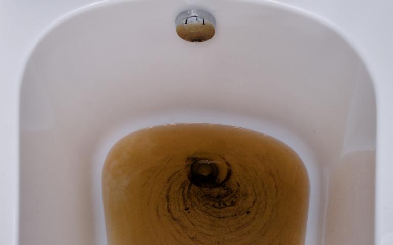 Verstopfte Badewanne in Hannover – Schnelle Hilfe bei Abflussproblemen im Bad.